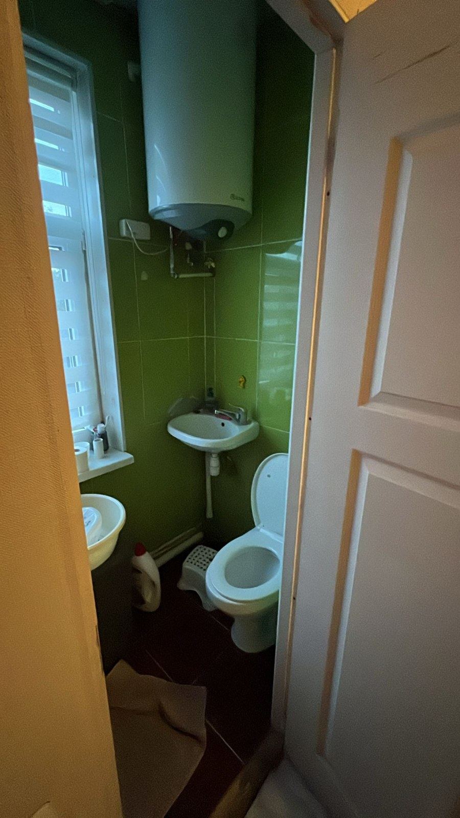 Vecā WC telpa ar boileri